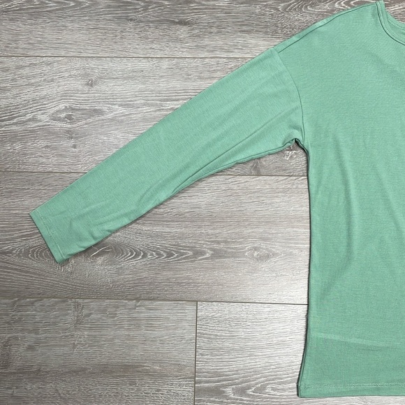 NWT Apana Yoga Long Sleeve Top Back Cutout and Twist Detail Feldspar Green M - Picture 4 of 16
